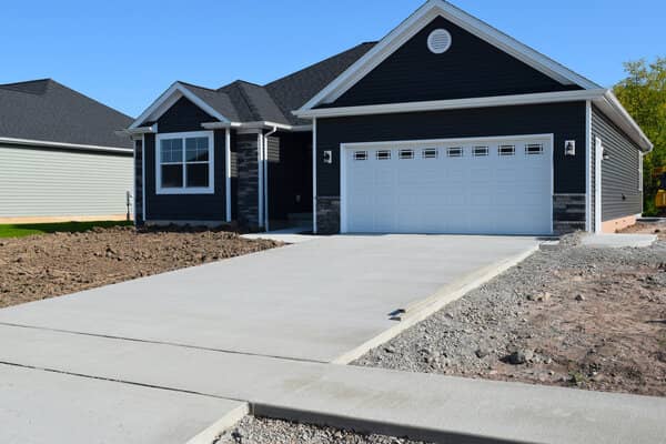Advantages and Disadvantages of a Concrete Driveway